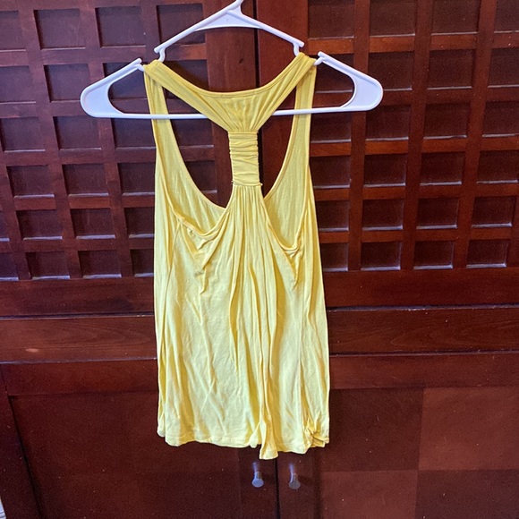 Yelllow racer back tank top size med Charlotte Russe - Picture 3 of 3